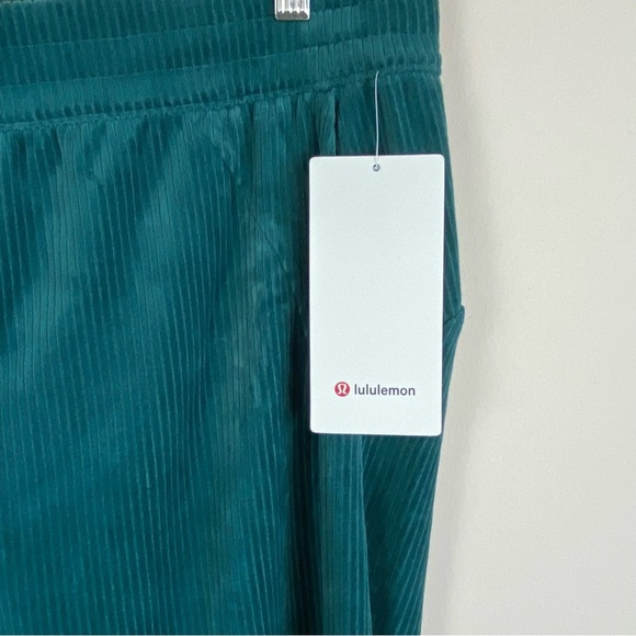 NWT Lululemon Scuba Mid-Rise Wide-Leg Crop Velvet Cord Storm Teal - Picture 3 of 9